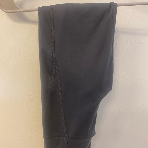 Girlfriend Collective Eco-Friendly Leggings - Picture 3 of 6